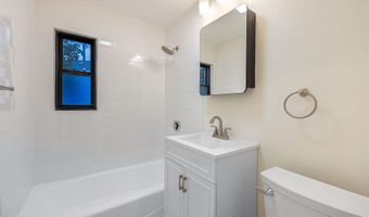113 W 2ND St 44, Bayonne, NJ 07002