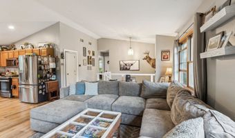 40511 N Minena St, Antioch, IL 60002