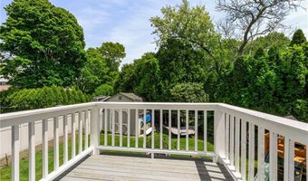 60 Brooklyn Rd, Narragansett, RI 02882