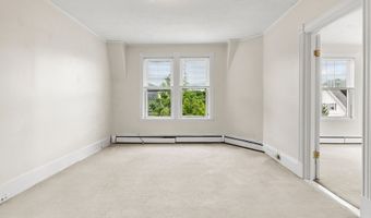 730 Hale St 3R, Beverly, MA 01915