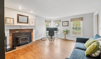 27 S Pond Cir, Cheshire, CT 06410