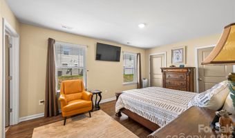 2 Chambers Garden Dr, Arden, NC 28704