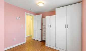 6 MacAlder St, Narragansett, RI 02882