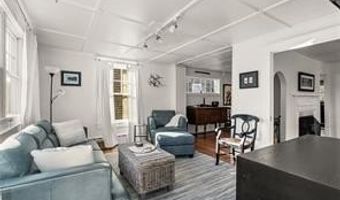 14 Dearborn St, Newport, RI 02840