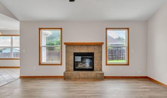 506 Santa Fe Ct, Baldwin City, KS 66006
