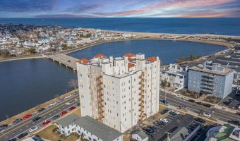 400 Deal Lake Dr 5F, Asbury Park, NJ 07712