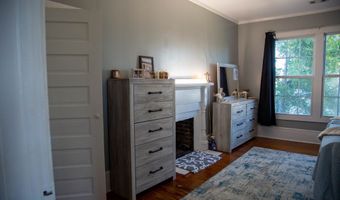 66 Weaver St, Baxley, GA 31513