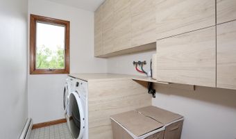 3 Larissa Ct, Airmont, NY 10952