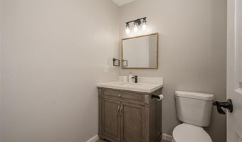 270 E Skyline Dr, Ballwin, MO 63011