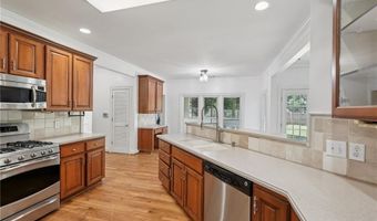 1496 Fallsbrook Ct NW, Acworth, GA 30101