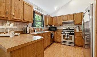 8448 Seattle Slew Ln, Indianapolis, IN 46217