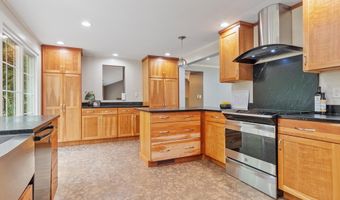 67 Quaker Ln, Bolton, MA 01740