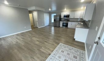 913 Pine Ave, Alma, MI 48801
