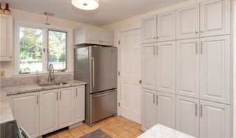 14 Lee Ave, Newport, RI 02840