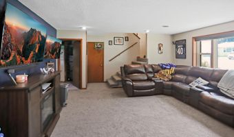 11 Linda Ln, Aberdeen, SD 57401