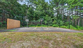 6 Hawthorne Cir, Andover, MA 01810