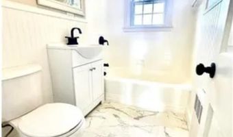 426 Metacom Ave 2, Bristol, RI 02809