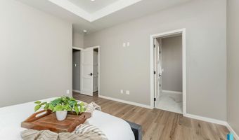 405 N Sunshine Ave, Brandon, SD 57005