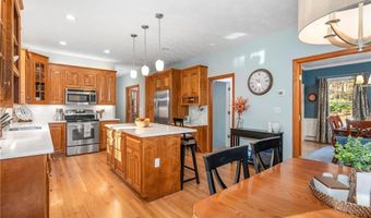 15 Leonard Dr, North Smithfield, RI 02896