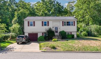 35 Sycamore Dr, Cranston, RI 02921