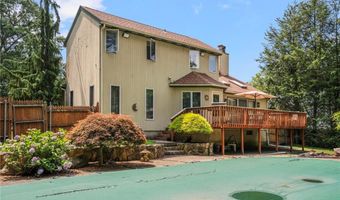 22 Golden View Dr, Johnston, RI 02919