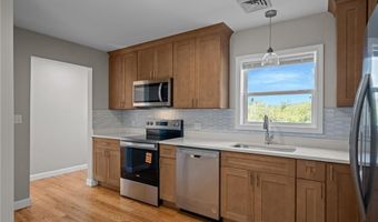20 Maple Ct, Hopkinton, RI 02804
