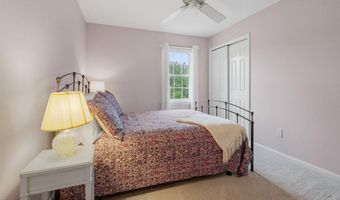 17 Greyledge Dr, Albany, NY 12211