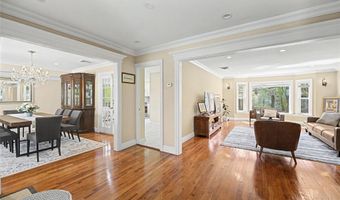 31 Edgemere Dr, Albertson, NY 11507