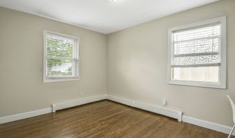 198 Macon Dr, Bridgeport, CT 06606