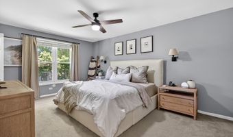 1000 Timberwood Ln, Algonquin, IL 60102