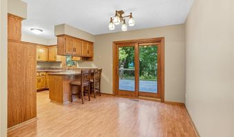 7454 Upper 24th St N, Oakdale, MN 55128
