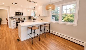 3 Pinetop Rd, Barrington, RI 02806