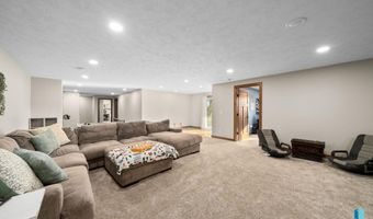 1012 S Nicholas Ave, Brandon, SD 57005