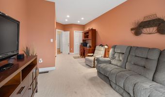 13 Stonegate Cir, Cheshire, CT 06410