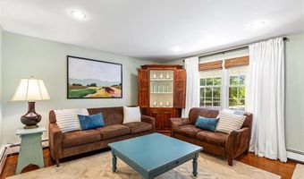 20 Terrace Dr, Barrington, RI 02806