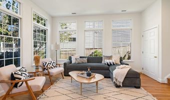 5621 HUNTINGTON Pkwy, Bethesda, MD 20814