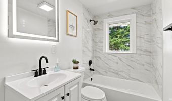 233 S Division St, Auburn, IN 46706