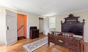 6 Baldwin Rd, Middletown, RI 02842