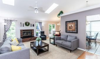 1201 Oak Borough Dr, Ballwin, MO 63021