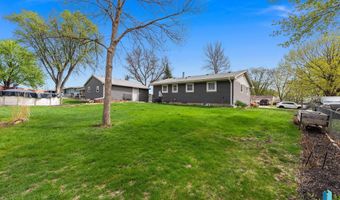 113 S 5th Ave, Brandon, SD 57005