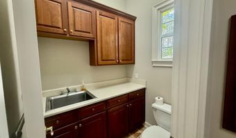708 Town And Country Dr, Adel, GA 31620