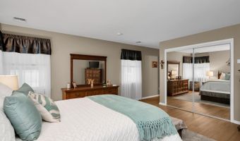 749 Park Ave, Belford, NJ 07718