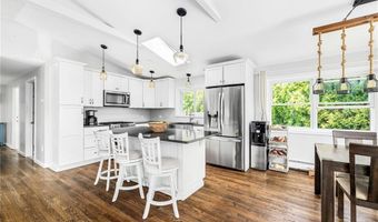 60 Brooklyn Rd, Narragansett, RI 02882