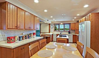144 Oakwood Dr, Antioch, IL 60002