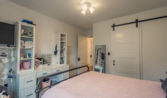 917 McDonald Dr, Amsterdam, NY 12070