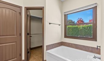 4 Pacifico Dr, Asheville, NC 28806