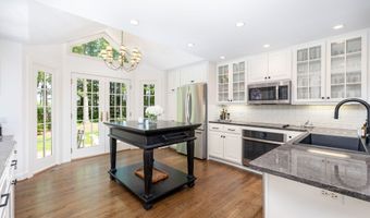 60 Old Wood Rd, Avon, CT 06001