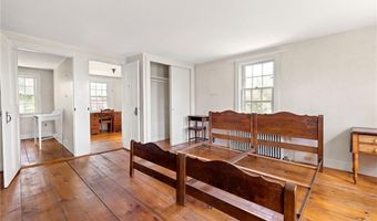 6 Baldwin Rd, Middletown, RI 02842
