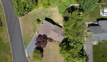 540 Sherman Ave, Belford, NJ 07718