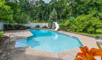 15 Tanglewood Dr, Andover, NJ 07848